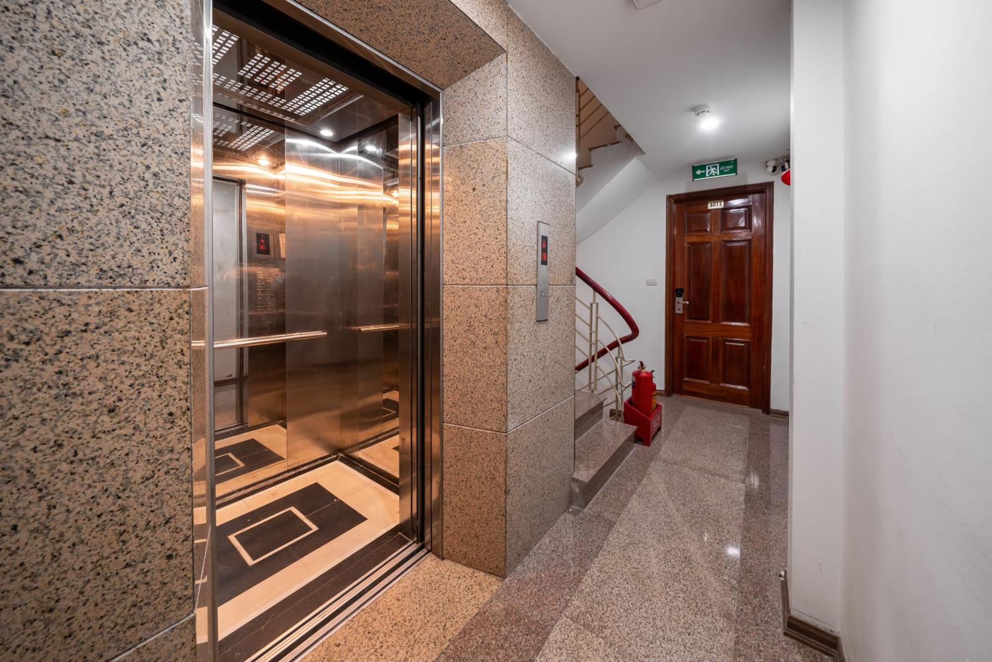 Astoria Hanoi Hotel & Travel Buitenkant foto